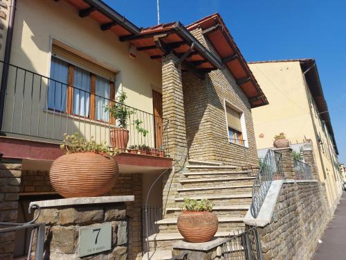a building with potted plants on the side of it at Chianti Best House in Greve in Chianti
