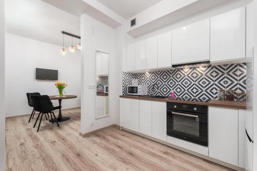 Dapur atau dapur kecil di Coco Premium Warszawa Radość