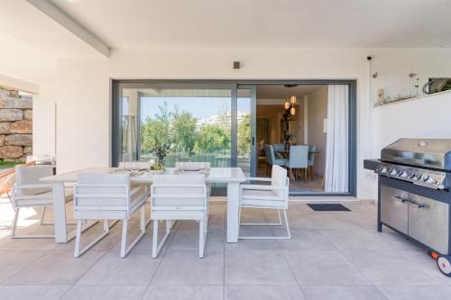 Spacious apartment with terrace and garden close to the sea