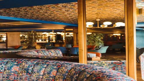 Χώρος καθιστικού στο Amber Springs Hotel