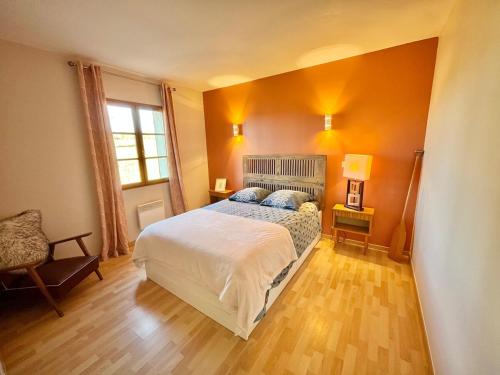 a bedroom with a large bed in a room at Les vallons de Gascogne in Bazian
