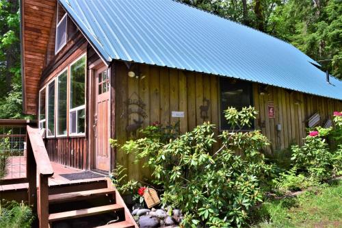 Κήπος έξω από το Cowlitz River Cabin