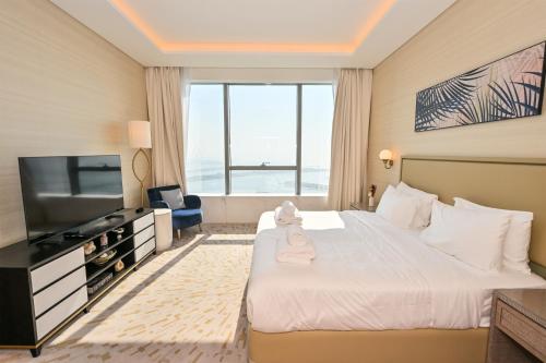 Luxury 1-BR with Stunning Views in Palm Tower by Luxe Shortlet photo 2