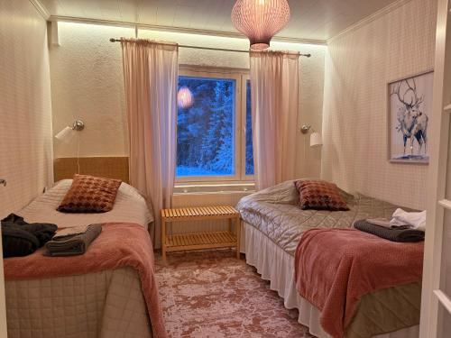 Vuode tai vuoteita majoituspaikassa Villa Ainola - A Private Lakefront Getaway, Less Than an Hour from Rovaniemi