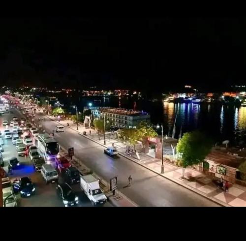 Nespecifikovaný výhled na destinaci Asuán nebo výhled na město při pohledu z aparthotelu