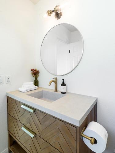 Φωτογραφία από το άλμπουμ του Stunning Mountain View Desert Home, Fire Pit, BBQ σε Morongo Valley