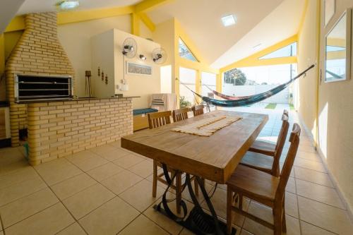 Η κουζίνα ή μικρή κουζίνα στο Casa Conforto e Lazer - OP165A