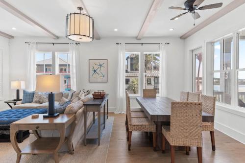 a living room with a table and a couch at Grayt Digs by AvantStay Next to Beach Oceanview in Santa Rosa Beach