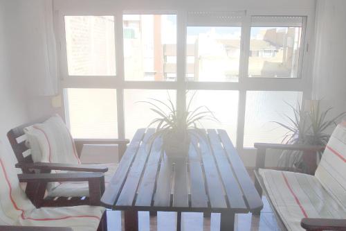 Ruang duduk di Spacious Apartment in Sant Carles de la Ràpita, Sea View