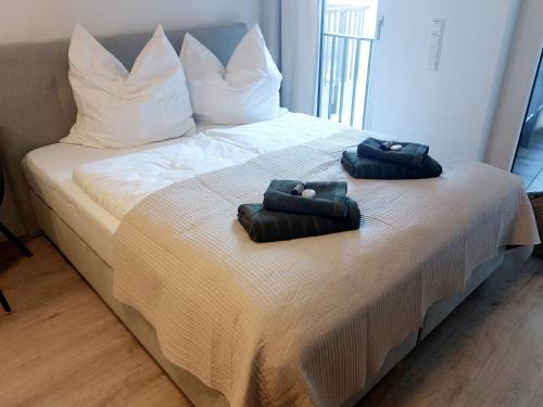 Postel nebo postele na pokoji v ubytování Apartment Metzingen Outlet City Business Zentral Modern