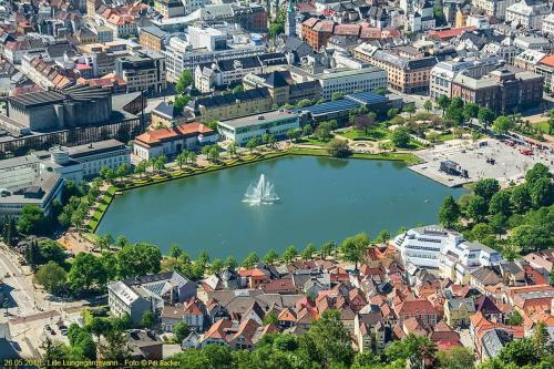 an aerial view of a large lake in a city at Beautiful condo near Bryggen Balcony Fireplace in Bergen