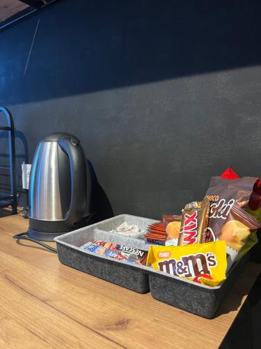Makanan di atau berdekatan apartmen