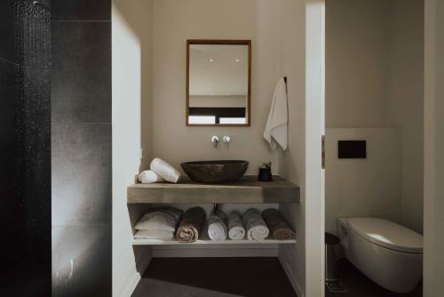 A bathroom at Villa Pelagia