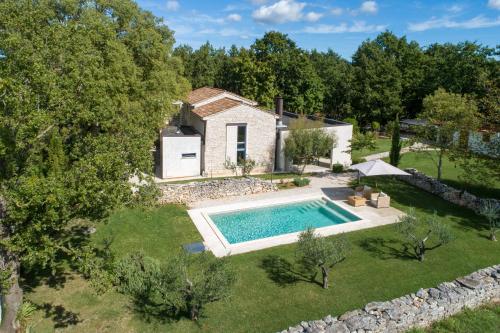Beautiful restored farmhouse with private pool and gardens