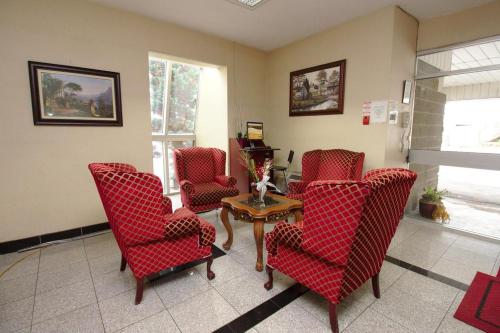 Khu vực ghế ngồi tại Niagara Lodge & Suites