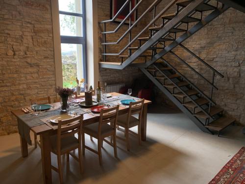Φωτογραφία από το άλμπουμ του Beautiful restored farmhouse with private pool and gardens σε Sveti Petar u Šumi