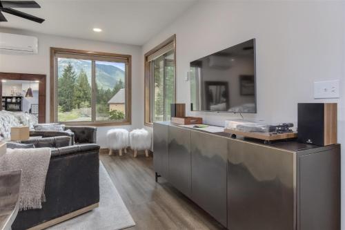 a living room with a couch and a tv at The Alpenhaus in Packwood