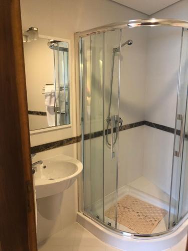 a bathroom with a shower and a sink at Relaxando no campo in Viana do Castelo