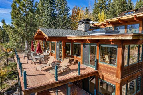 Jardín al aire libre en Clouds Rest in Dollar Point By Tahoe Getaways - Lake views - Hot Tub & Game Room