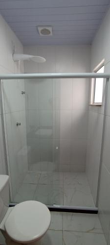 a bathroom with a glass shower with a toilet at Mirante da Chácara in Nova Friburgo