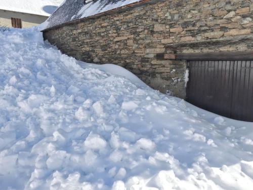 Maison chaleureuse à Mont >Vue montagne & cheminée om vinteren