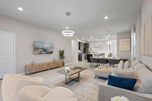 Χώρος καθιστικού στο Chic 7Bed with private pool, theme bedrooms