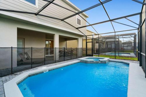 Πισίνα στο ή κοντά στο Chic 7Bed with private pool, theme bedrooms