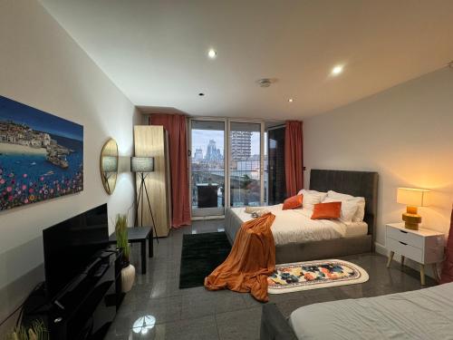a bedroom with a bed and a large window at Cosy Luxurious Room in The Heart of London in London