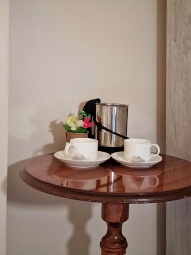 Příslušenství pro přípravu čaje a kávy v ubytování Tbilisi Stay Hotel