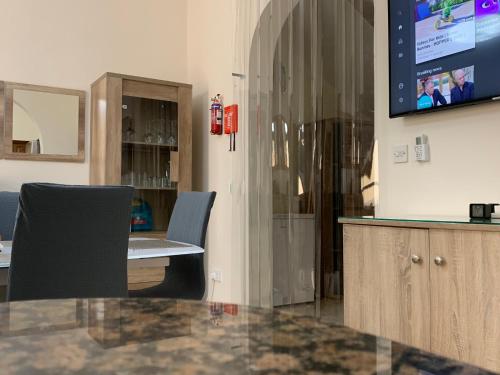 Cloud 9 Residenceにあるテレビまたはエンターテインメントセンター