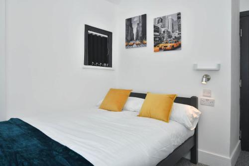Letto o letti in una camera di Townhouse @ 202 Walthall Street Crewe