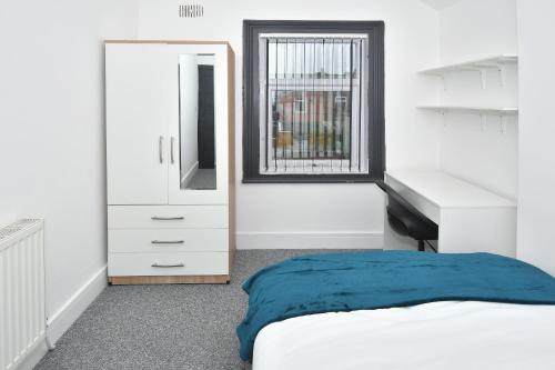 Letto o letti in una camera di Townhouse @ 202 Walthall Street Crewe
