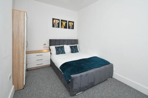 Letto o letti in una camera di Townhouse @ 202 Walthall Street Crewe