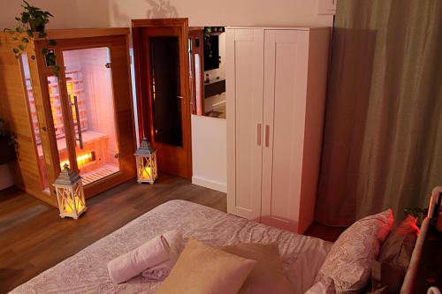 a bedroom with a bed and a room with a window at Residenza Noè in Antica Villa - Suite & Spa in Fisciano