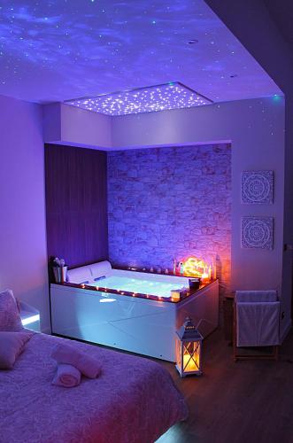 a bedroom with a bed with a tub in it at Residenza Noè in Antica Villa - Suite & Spa in Fisciano