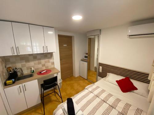 Habitaciones estudios con cocina y baño privado de temporada Instancias largas Long Stay desde 11 noches