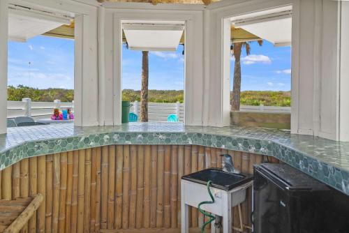 Φωτογραφία από το άλμπουμ του Oceanfront, Serenity Under the Sea, Tiki Bar and Grand Deck! σε St. Augustine