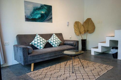 a living room with a couch and a table at BarriOceano in El Paredón Buena Vista