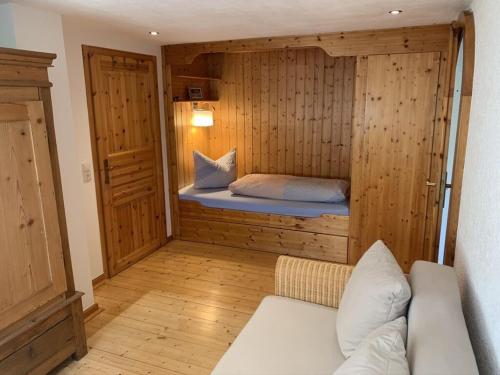 Ένα ή περισσότερα κρεβάτια σε δωμάτιο στο Chalet St Lambertus Apartment B