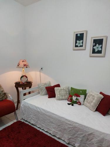 a bedroom with a bed with pillows on it at Porto Belo Perequê in Porto Belo
