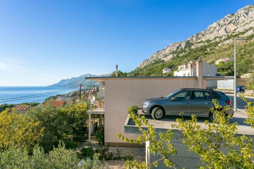 Apartments with a parking space Brela, Makarska - 21796