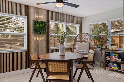 Φωτογραφία από το άλμπουμ του Luxury Rustic Retreat Entire Home in Pinellas Park σε Pinellas Park