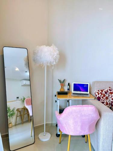 TV a/nebo společenská místnost v ubytování The Sóng Apartment 5 Stars Vung Tau - Căn Hộ Du Lịch Biển 5 Sao Vũng Tàu - MINH TOẢN's Homestay