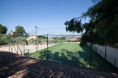 a tennis court with a tennis court at Agriturismo La Molara in Sessa Aurunca