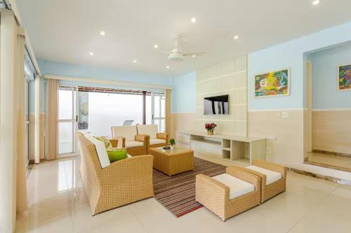 a living room with wicker chairs and a couch at Mansão Santa Tereza delux in Rio de Janeiro