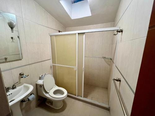 a bathroom with a shower and a toilet and a sink at 21 Habitación cama king size in Miravalle
