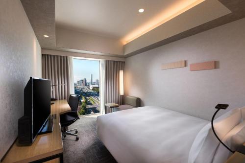 TV a/nebo společenská místnost v ubytování DoubleTree by Hilton Tokyo Ariake