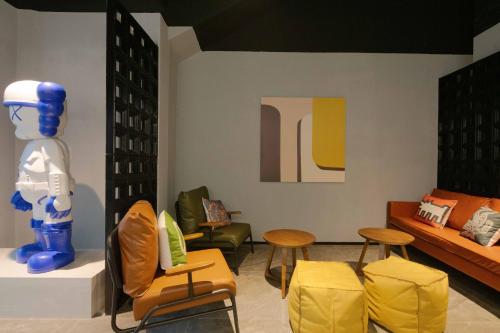 a room with chairs and a bed and a dummy at Mcsrh Hotel-Changsha IFS and WUYI Plaza in Changsha