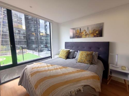 Ένα ή περισσότερα κρεβάτια σε δωμάτιο στο Confort con 2 habitaciones,Balcón,Parking, Usaquén