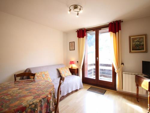 Charmant F2 avec balcon ouest, parking et ascenseur, à 650m des thermes et commerces, classé 2 étoiles** - FR-1-415-7